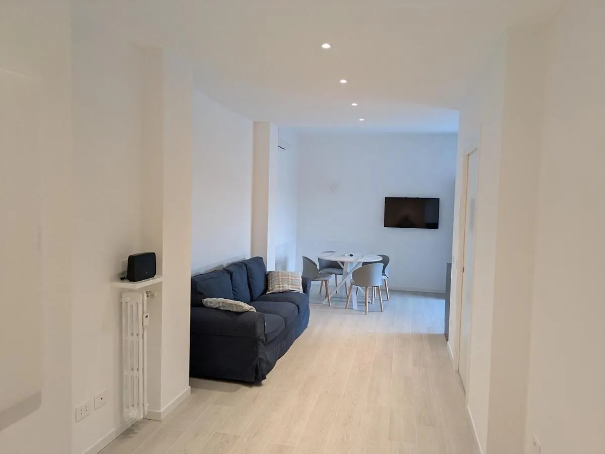 Milan Center Porta Venezia Elegant Two Room Apartment