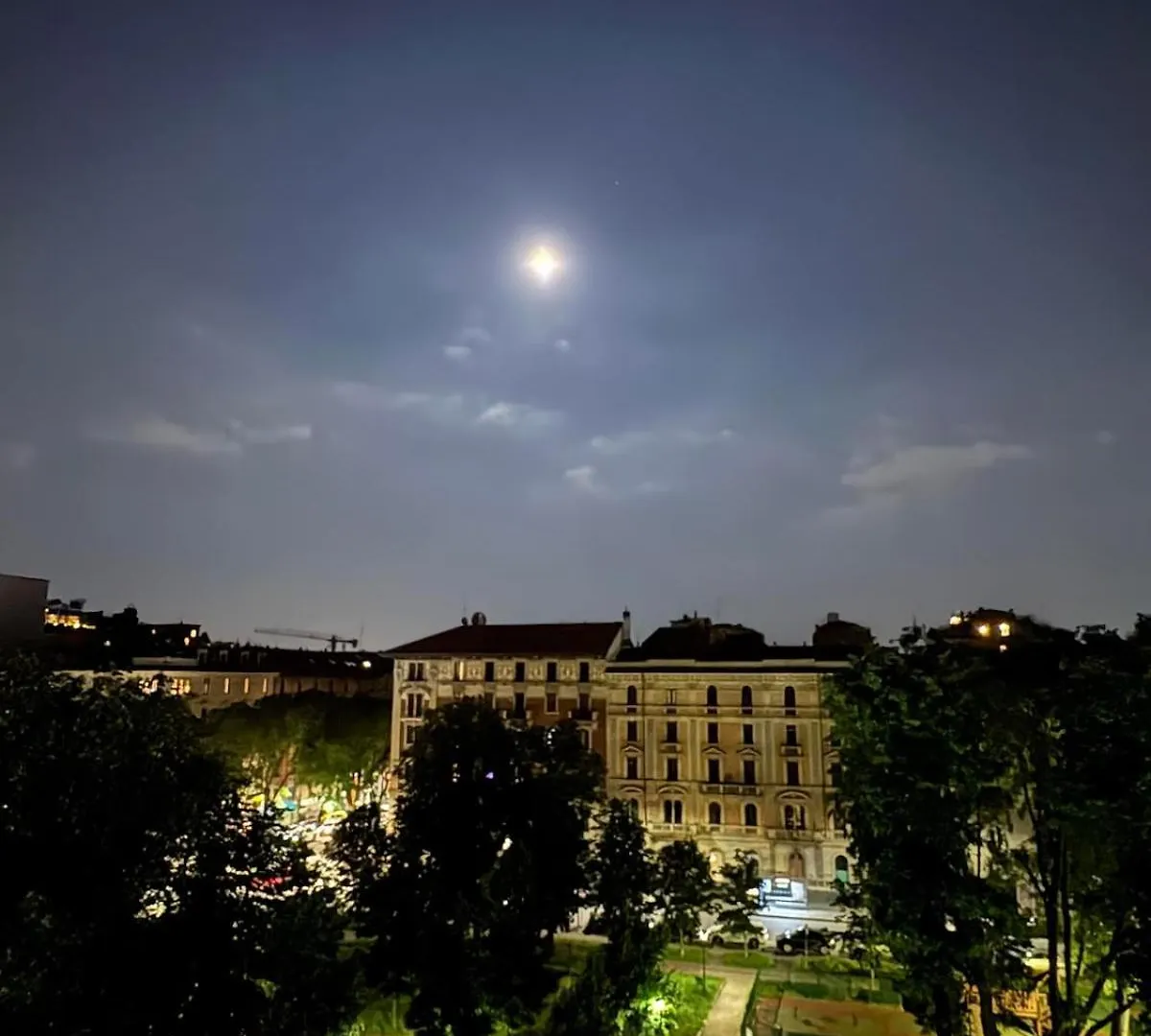 Raffinato Trilocale In Zona Centro Mediolan