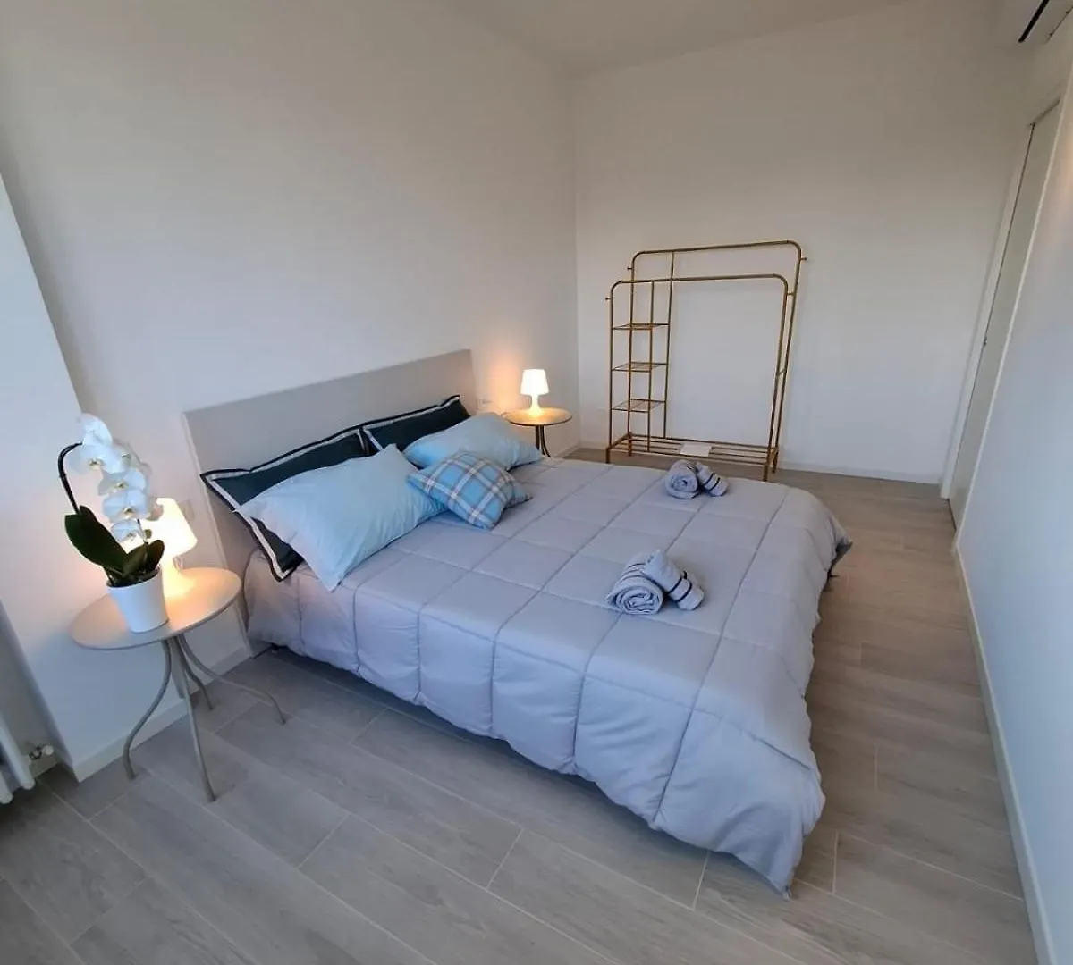 شقة Raffinato Trilocale In Zona Centro إيطاليا