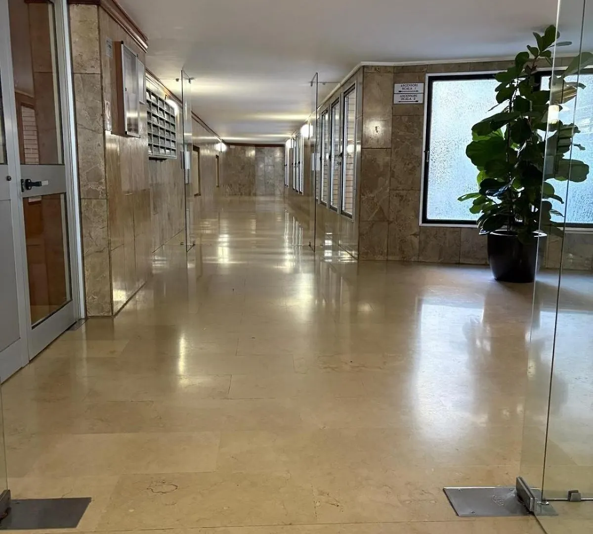Raffinato Trilocale In Zona Centro Apartament