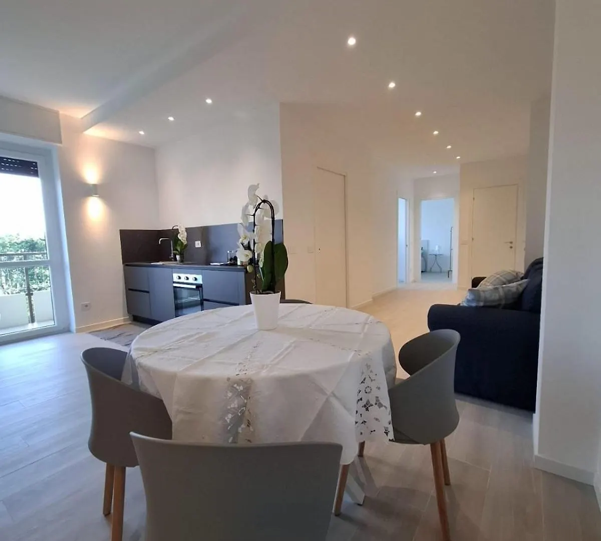 Raffinato Trilocale In Zona Centro Apartament